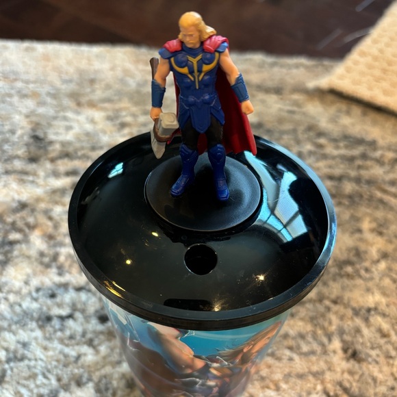 Thor Love and Thunder Cinema Cup with figurine - Picture 7 of 7